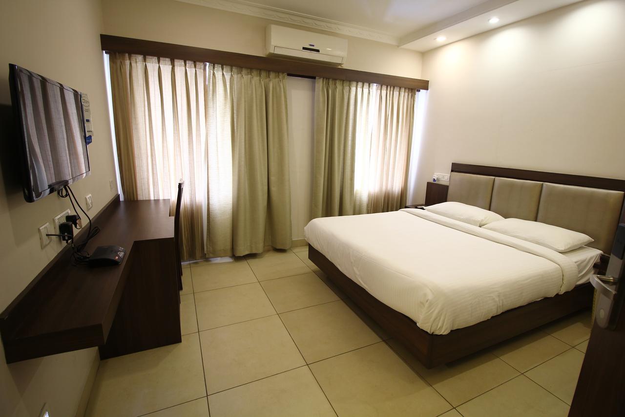 Vels Hotel Pondicherry Exterior foto